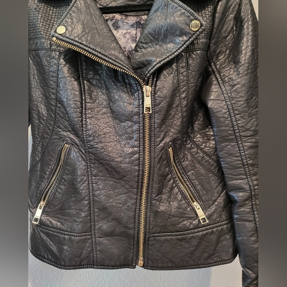 Woman's Guess Jaket, leather, gold zipper, punk, grunge - Picture 9 of 9